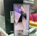Samsung's galaxy S24 ultr with all accessories