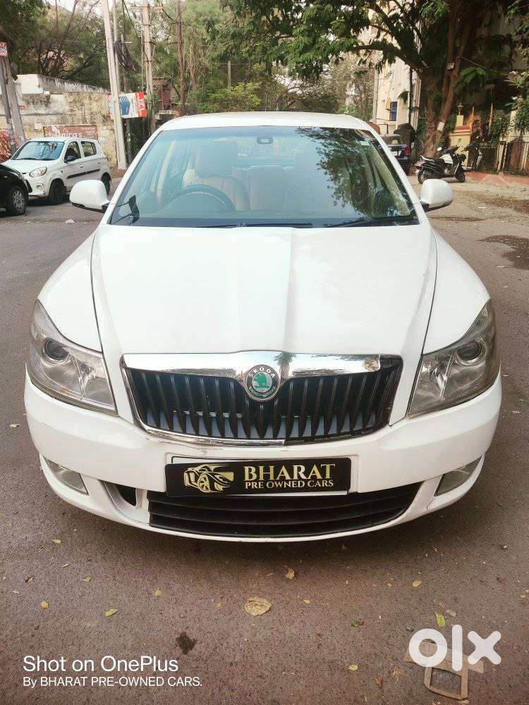 Skoda Laura Ambiente 2.0 TDI CR Manual, 2011, Diesel