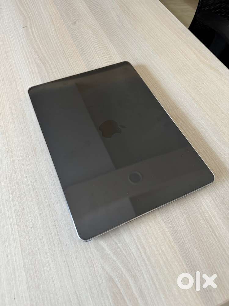 Apple Macbook Air M2 (mint condition)