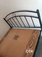 Black metal double bed. Brand : Furniturekraft Nancy