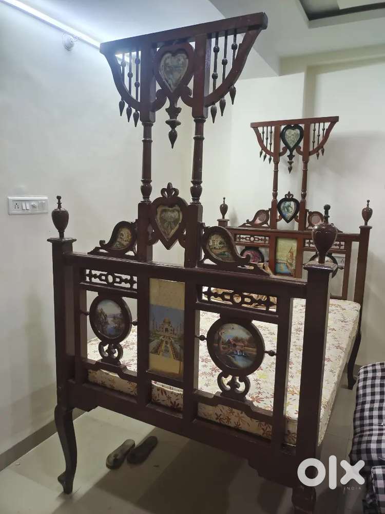 Antique king size Bed