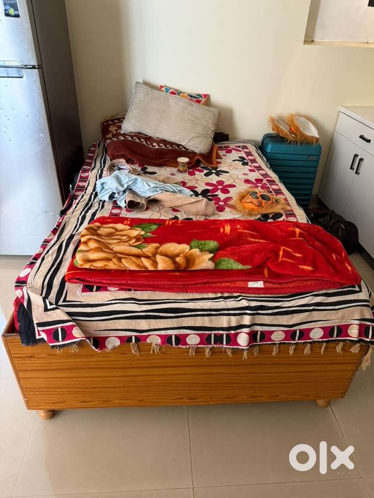 Diwan bed with boxes