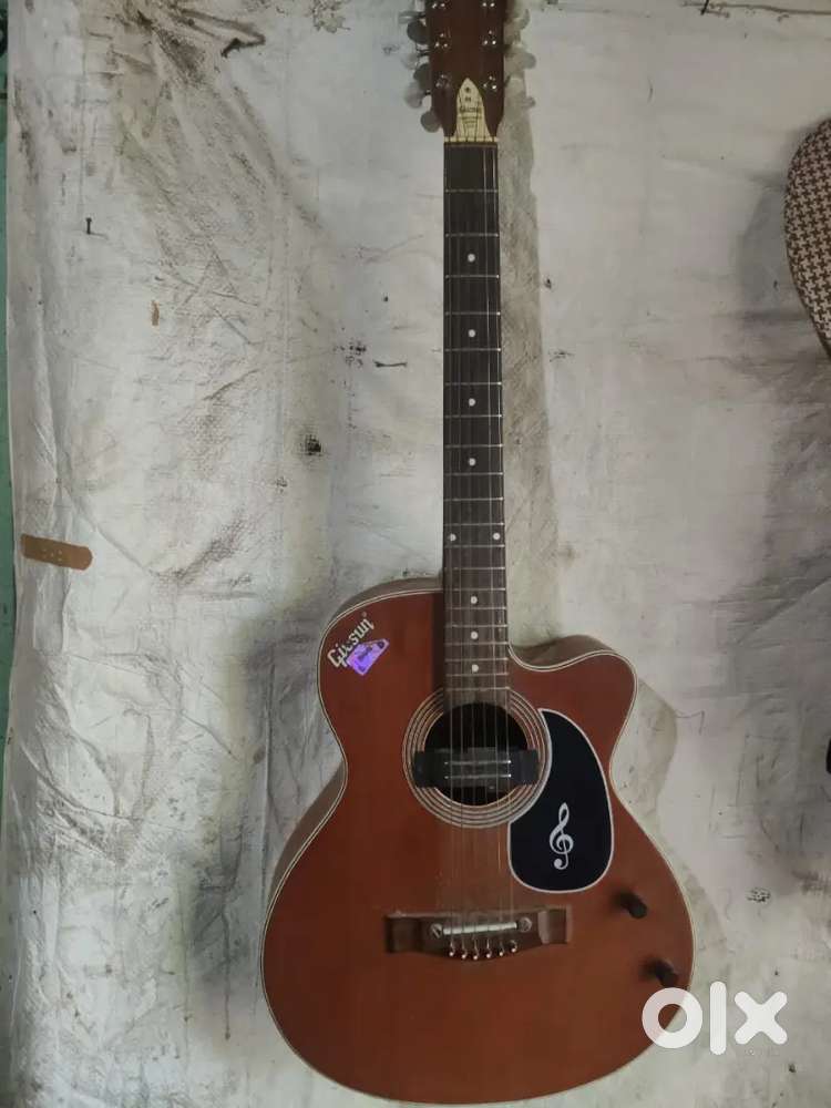 Gives n guitar