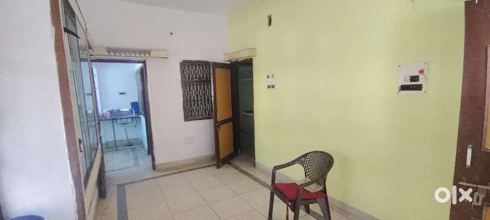 On road 2 bhk