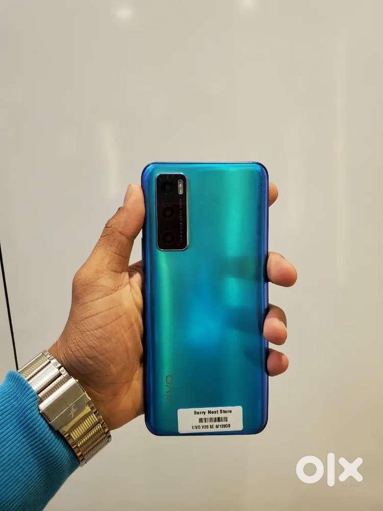 VIVO V20 SE 8/128GB STORAGE - PHONE IS IN GREAT CONDITION