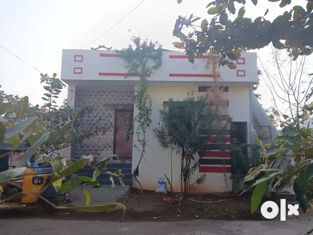 3.5 cent land with house 550 sq feet available in podumbu madura city