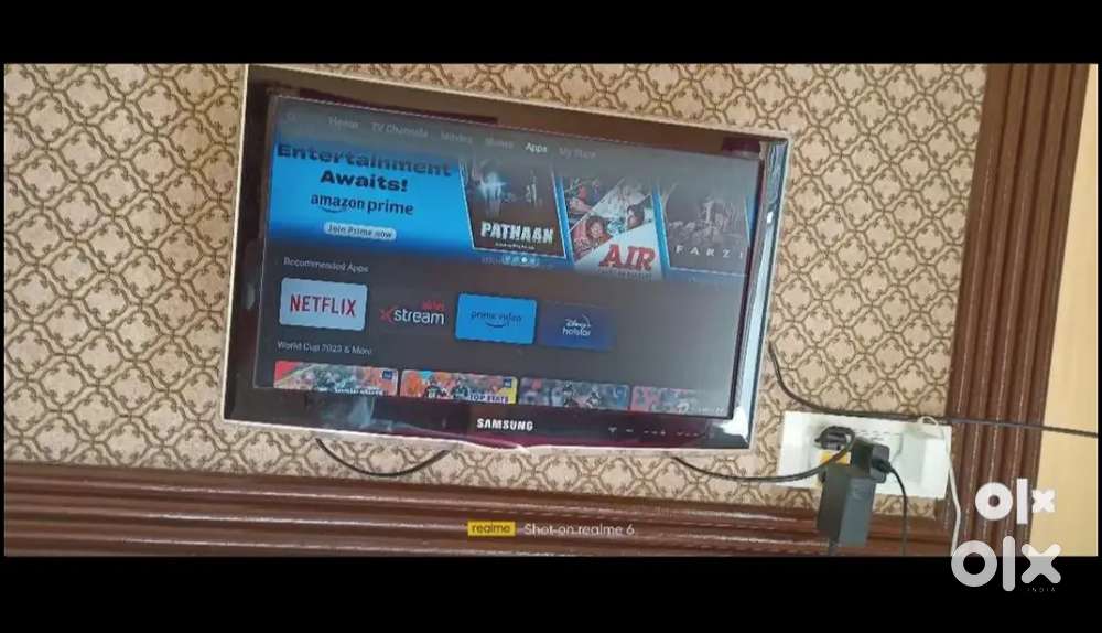 Samsung smart TV 24 inch in working condition