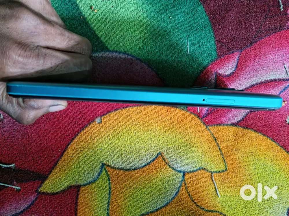 Only phone h Or orgnal charger h new lena h isliye sell kr raha hu