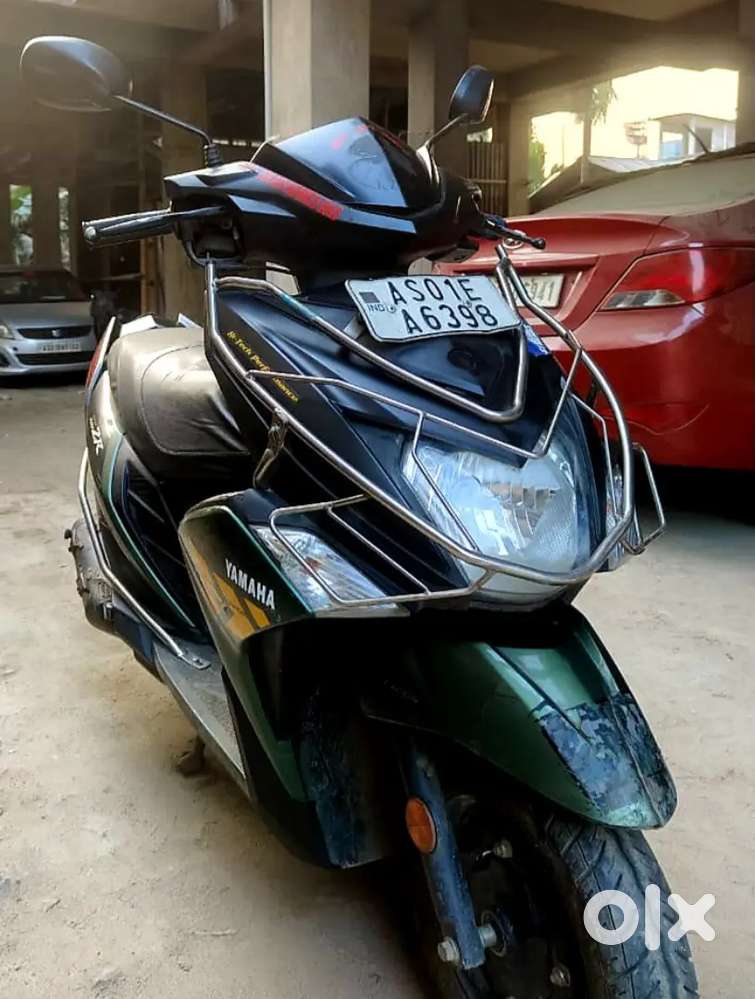 Yamaha Ray ZR is on showroom condition. Bit negotiable