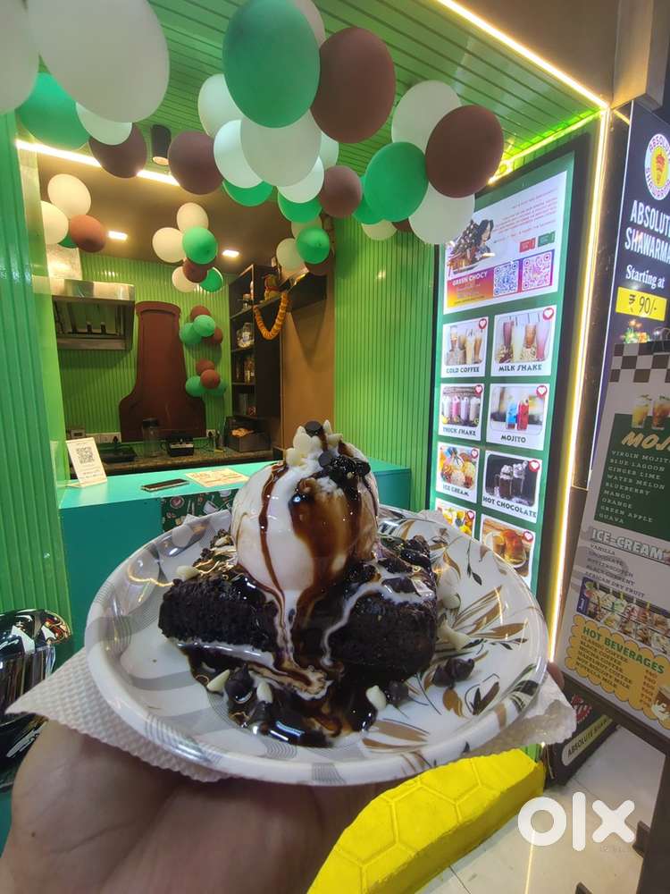 Mocktail with pizza burger