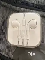 100 % Original Apple Earpods(earphone) brand new per piece  Rs 2000