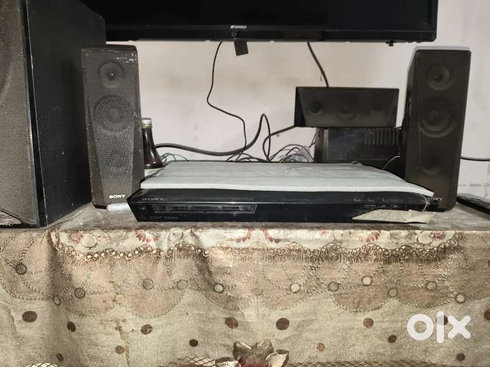 Sony DAV-DZ350 Real 5.1ch Dolby Digital DVD Home Theatre System