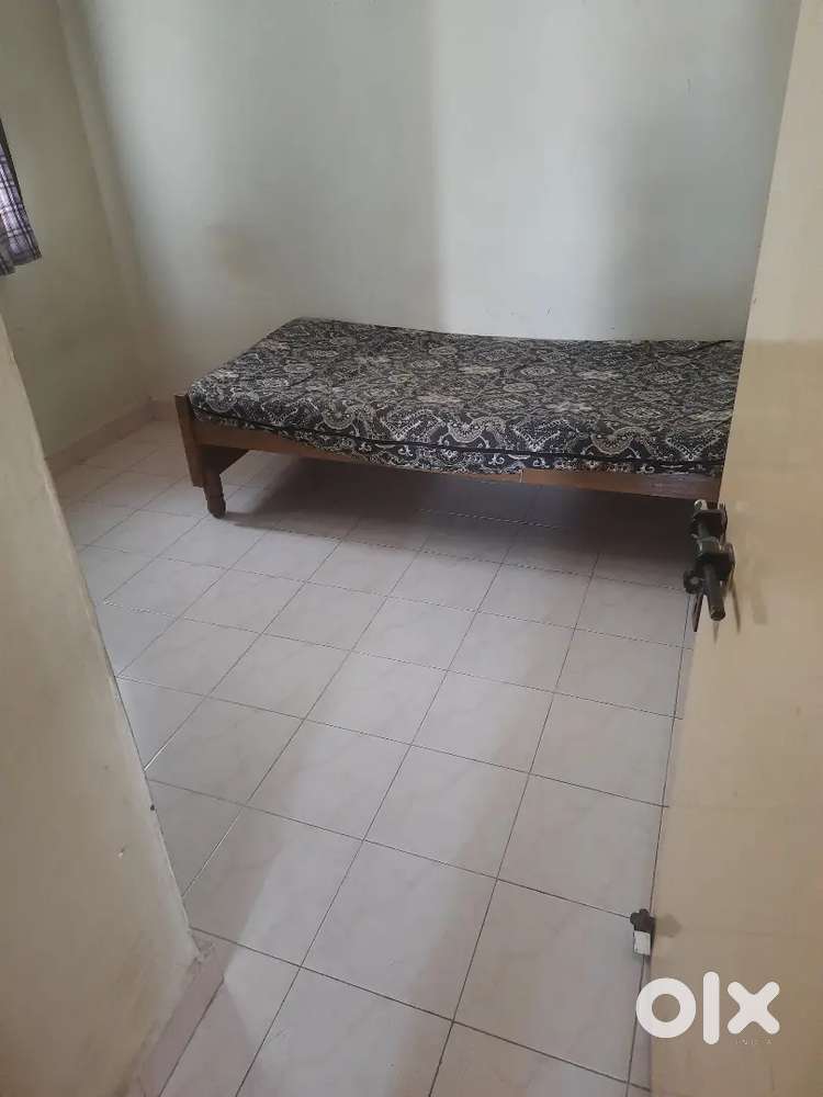 Girls pg near DLF AND RMZ only for night shift girls including food