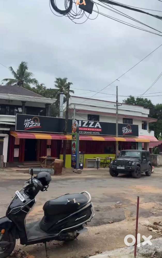 20+ car parking ready to start restraunt next to movie theatre
