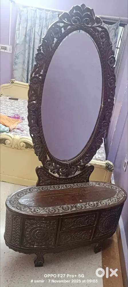 Antique Wooden Dressing Table with Mirror – Premium Handcrafted Design