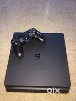 Ps4 slim with 2 remote