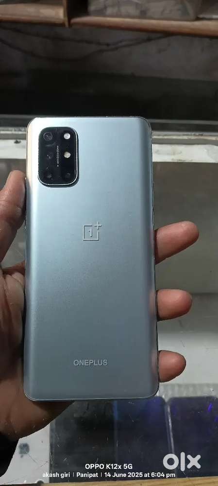 One plus 8t 5g   8  / 128  Only foder change