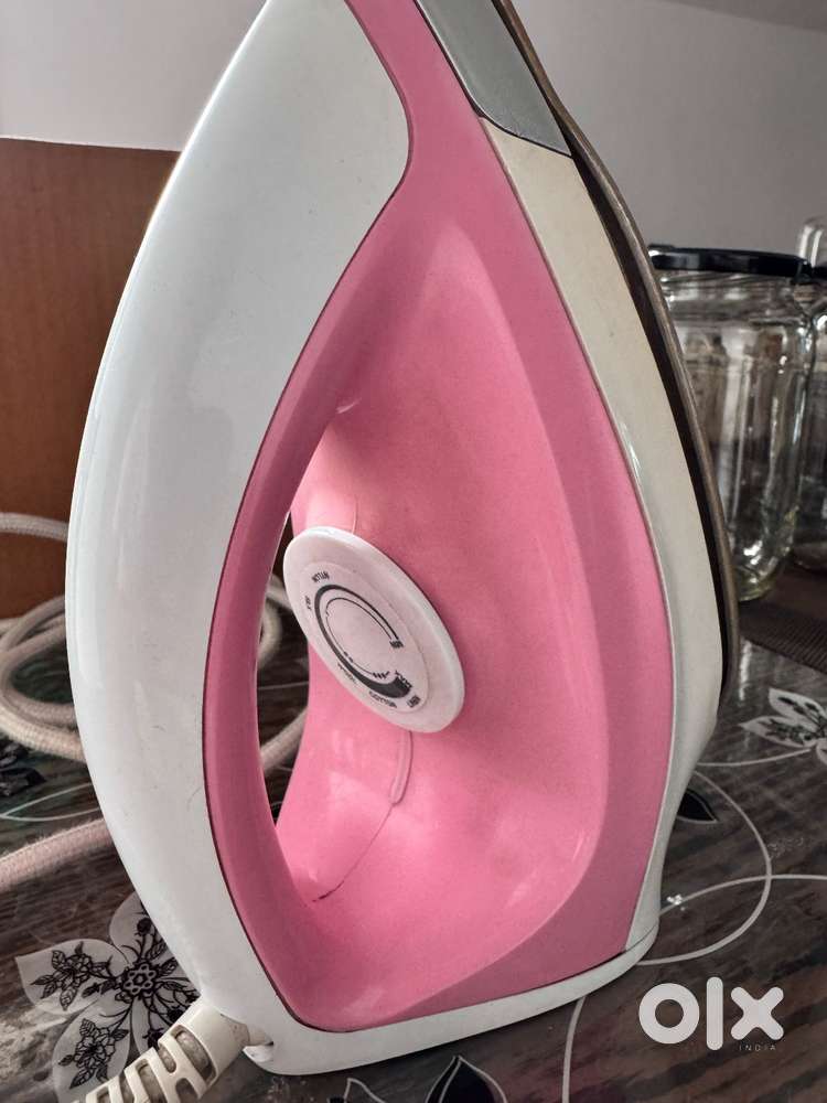 Philips Iron 1100 Watts Dry Iron in a good condition