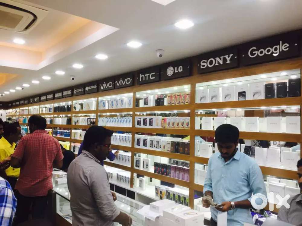 मोबाइल स्टोर में काम करने के लिए लड़के और लड़कियों की आवश्यकता है!