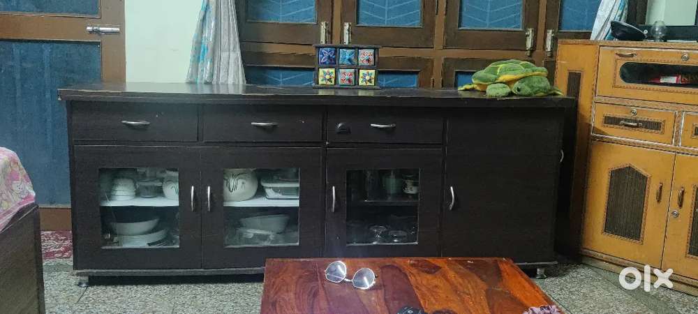 Crockery table