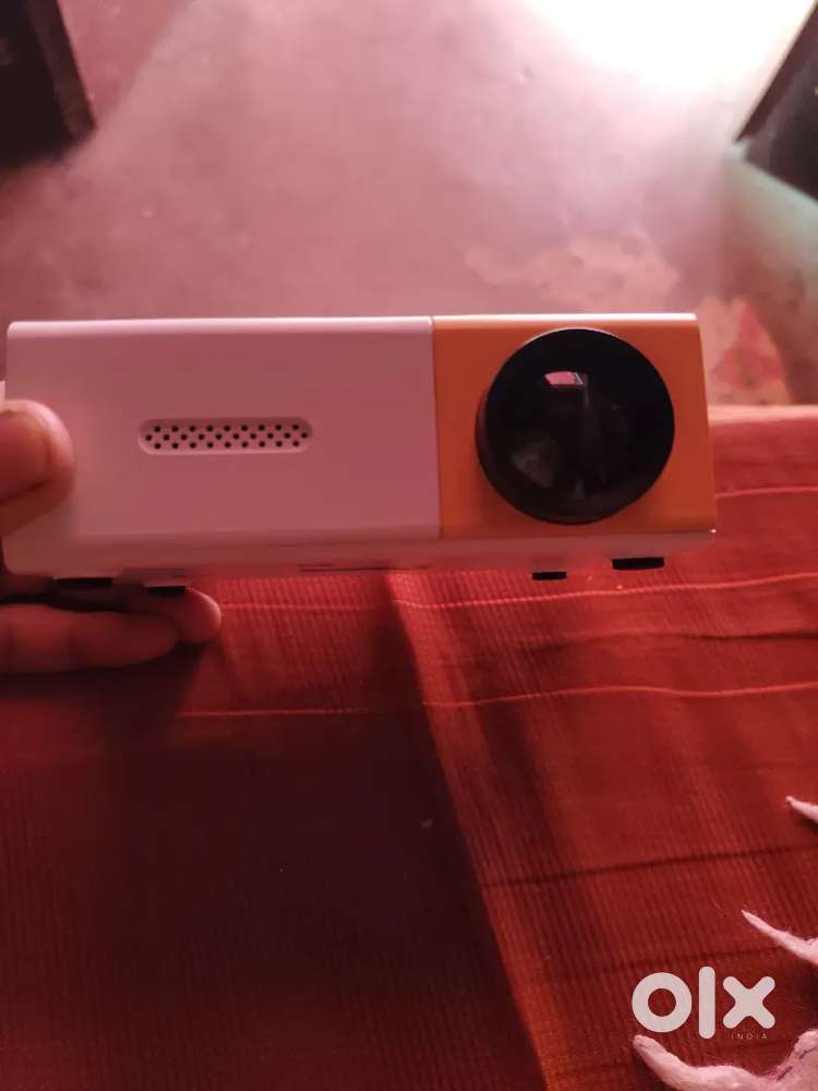 Projector Good condition hai