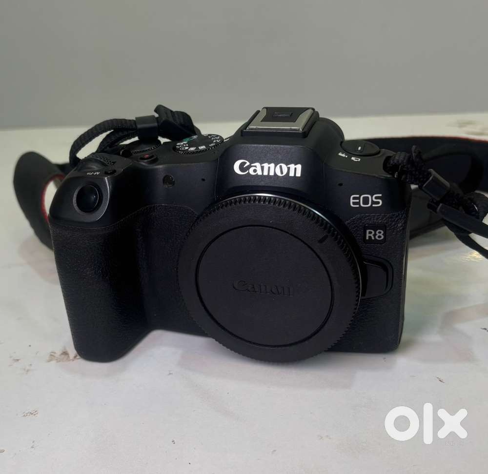 Canon EOS R8 – Like New, Full Accessories