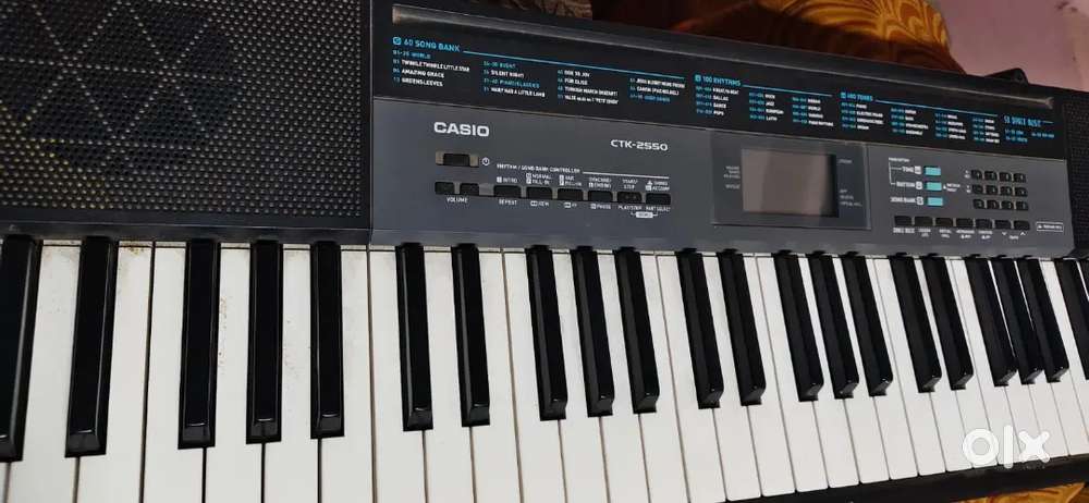 Casio CT2550 keyboard with charger
