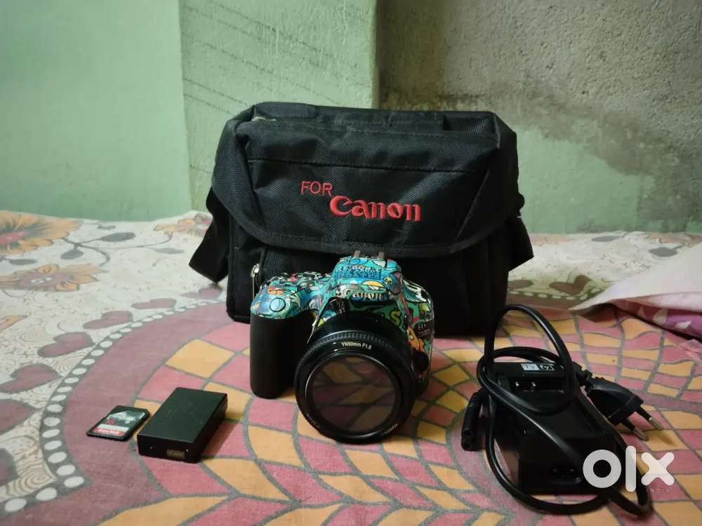 Canon 200d with 50 mm 1.8 lense.