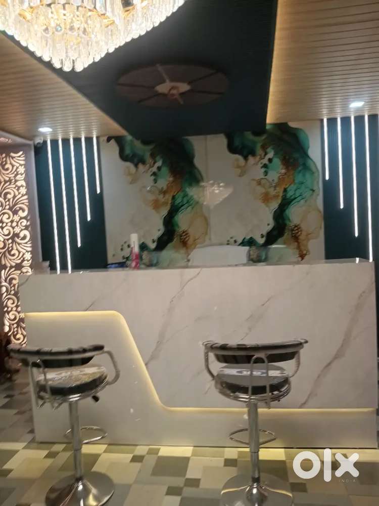 Caller & female therapist need hai