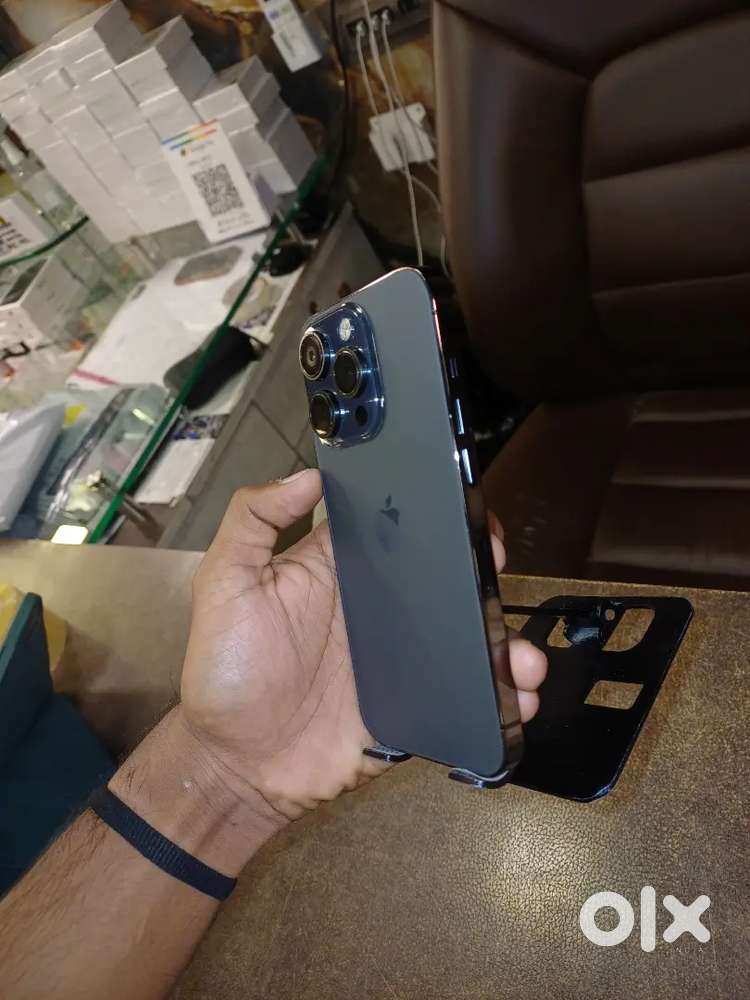 Iphone 14 pro max 256gb with extra 2 cover also it's very best Deal