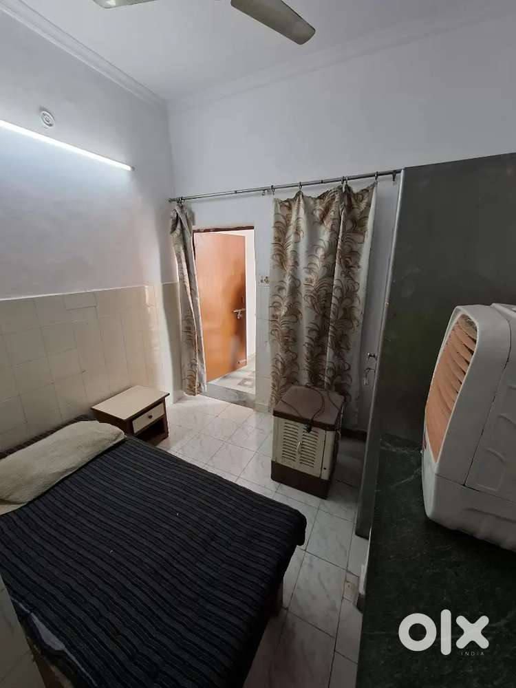 2 BHK House for Rent in Vivek Khand, Gomti Nagar, Near Patrakarpuram