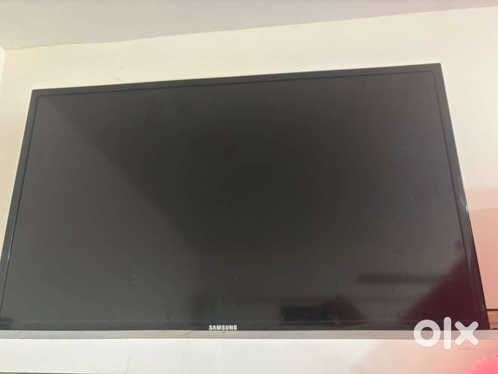 32 inch SAMSUNG TV IN FULLY WORKING CONDITION