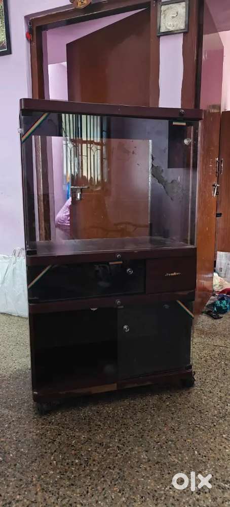 Plywood TV Showcase with Mirror Doors – Good Condition
