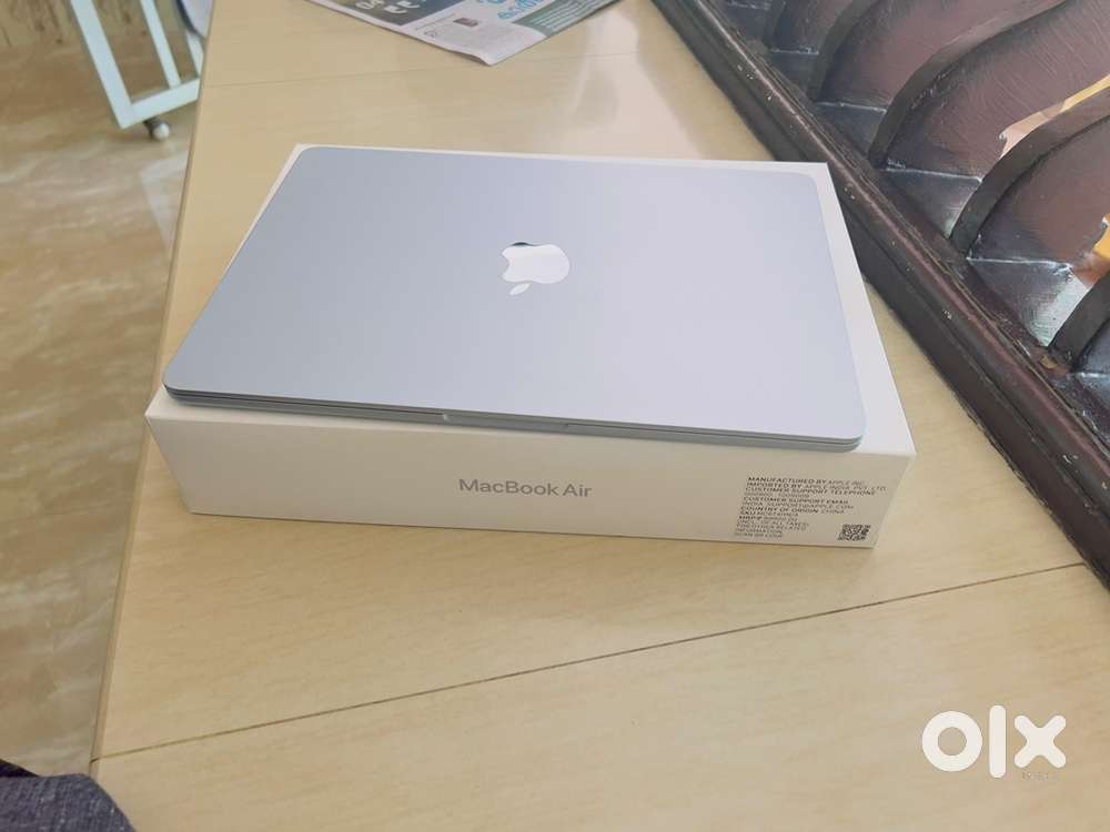 Macbook air m4 neet and clean