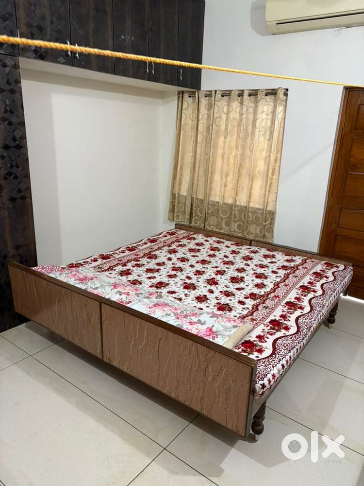 4 Beds and 4 Mattresses of 6x3 ft