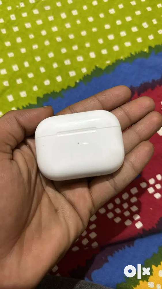 Airpods pro 2nd gen charging case , no airpods , only charging case