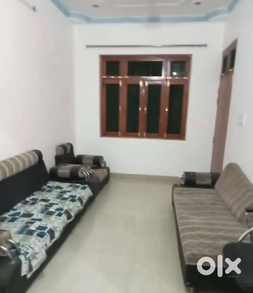 Urgently need flatmates independent room only for girls