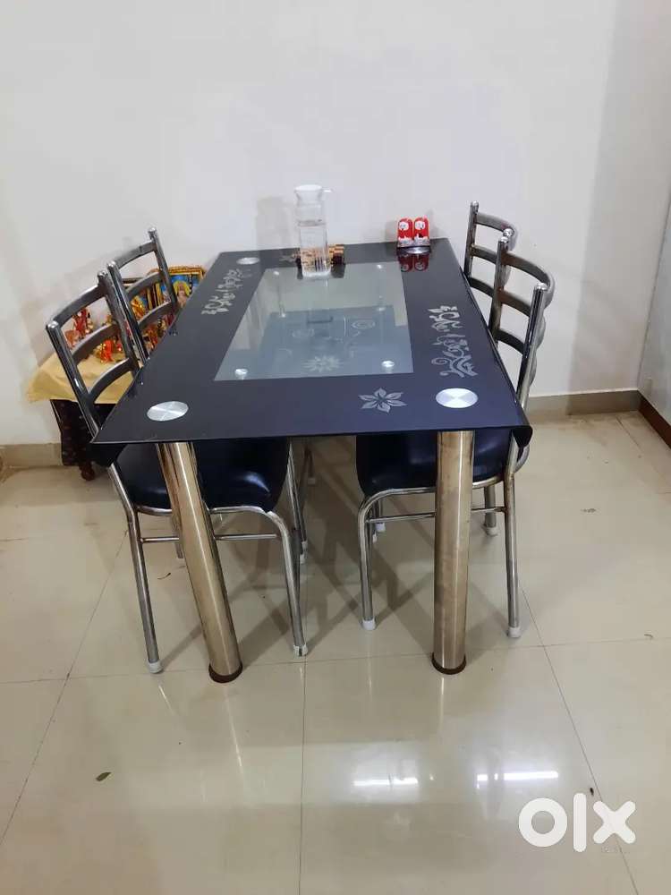 Beautiful  glass top dining  table with  4 chairs
