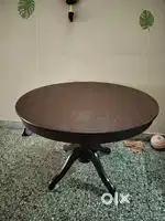 4 seater round dining table