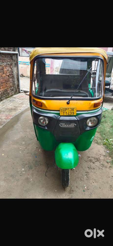 Well maintain  autorickshaw cng /petrol