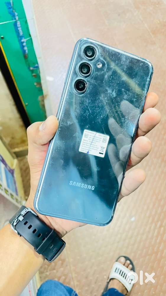 Samsung M35. 6/128 GB condition achhi h