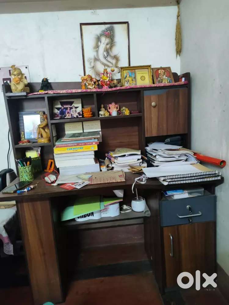 Damroo showcase cum study table