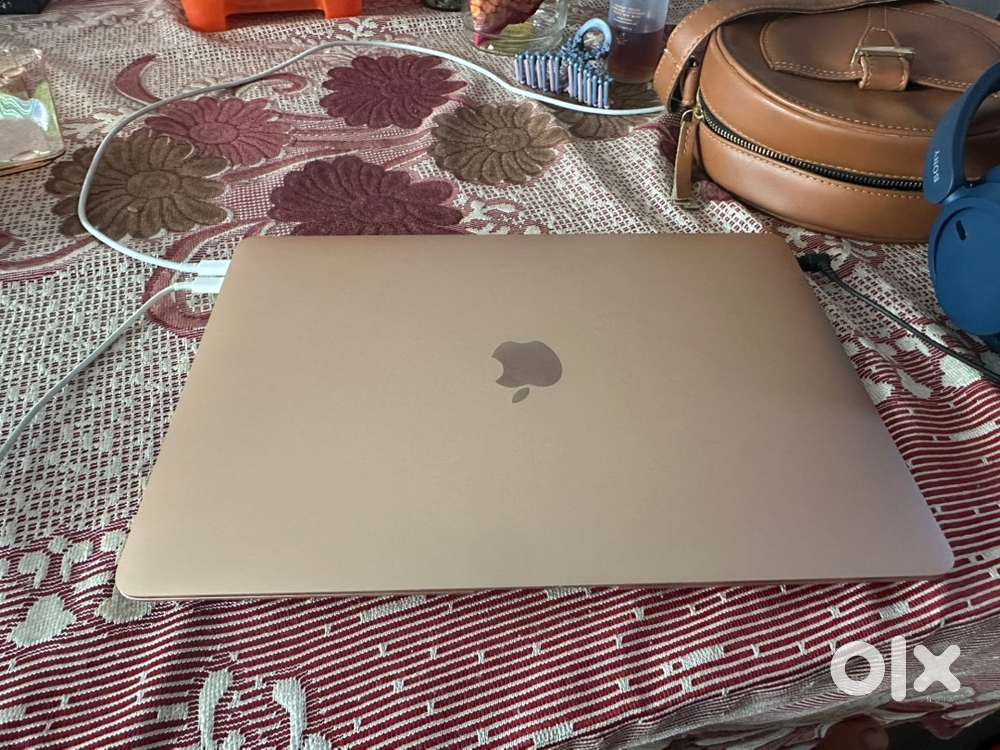 MacBook Air M1 Chip 8GB/256GB Gold 13 inch