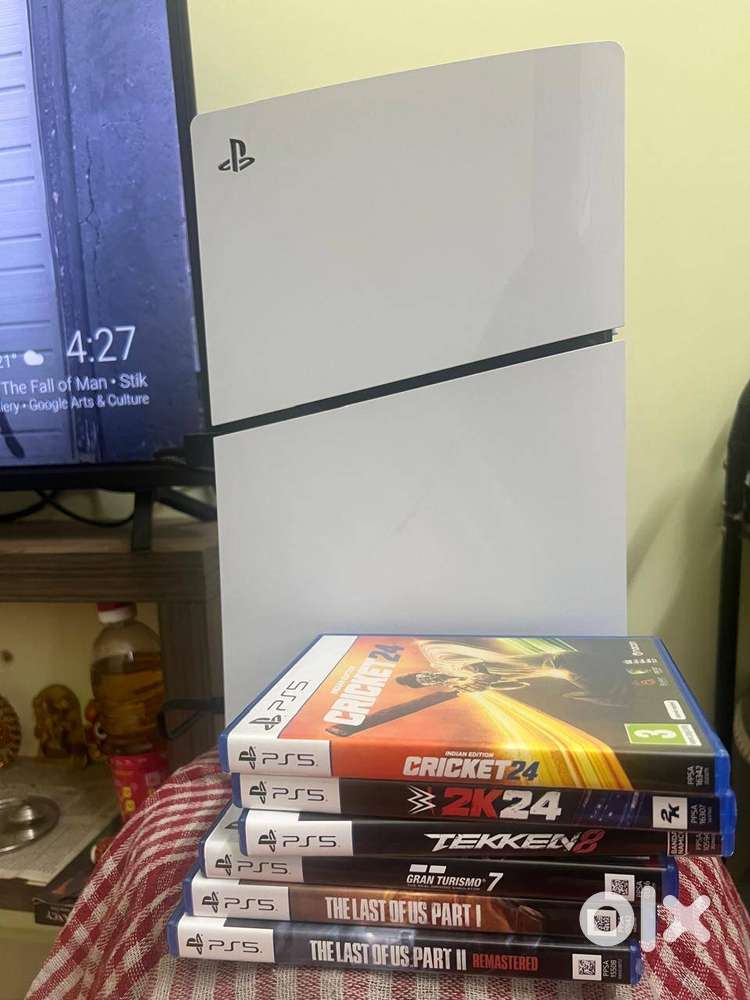 Sony PS5 Disk Slim Bundle - Only 3 Months Old  Excellent Condition