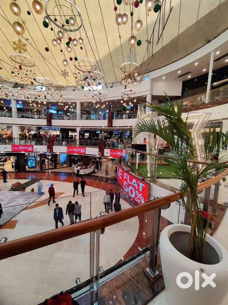 8वीं 10वीं 12वीं फ्रेशर लड़के और लड़कियां चाहिए मॉल में काम करने केलिए