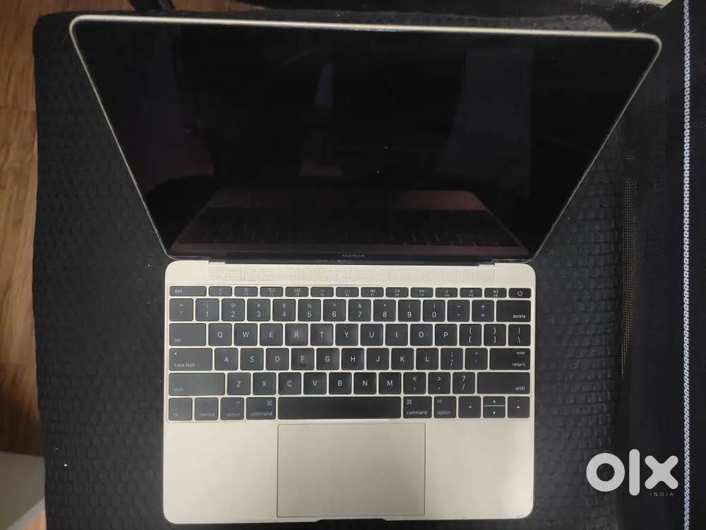 MacBook pro 2015 Ratina 8/256gb i5 processor super mint condition dm