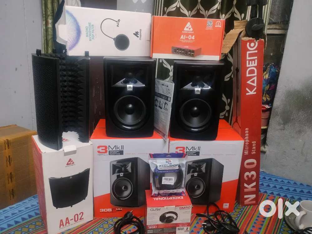 Studio setup JBL monitor with sound card all accessory