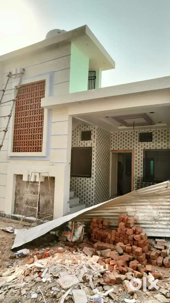 डबल साइट रोड कॉर्नर वाला घर 3 बीएचके का