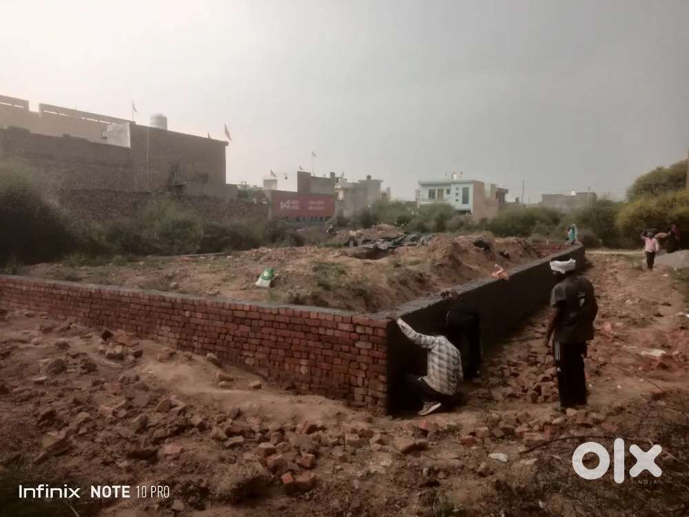 270 gaj ka plot h Barwala Hansi jind road ke pass . Registery ka plot