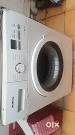 (Broken) Siemens 1Q300, 7kg 1000rpm Front Load
Fully Automatic 2016